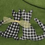 2 chats en tissu - vue de face (1)