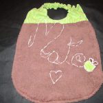 bavoir a élastique - brodé - Mateo