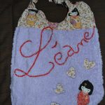 bavoir - brodé + apli - Léane