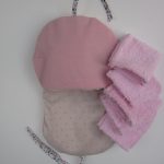 pochette de rangement de mini gants démaquillant - rose - ouverte - avec ses mini gants a côté