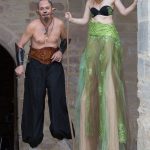 sucube sur échasse avec faune 1