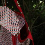 sac impérméable motif géométrique (extérieur) chiens (interieur) rouge